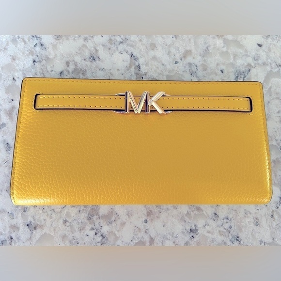 Michael Kors Large Reed Leather Snap Wallet - Picture 1 of 10